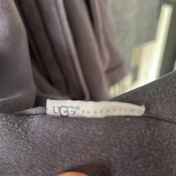 UGG robe. Size medium. Grey. - Picture 4 of 7